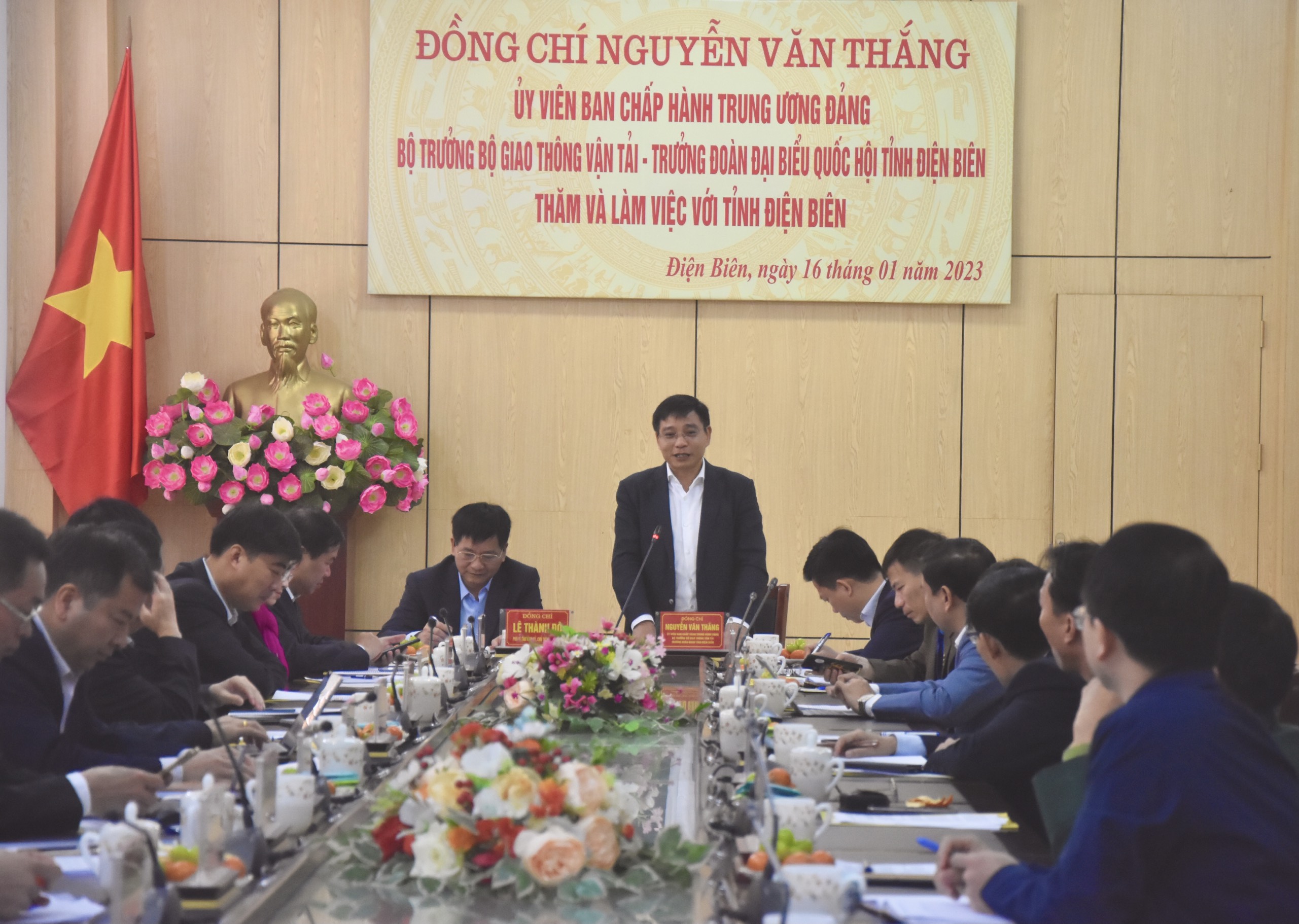 1-lam-viec-tinh-B.jpg