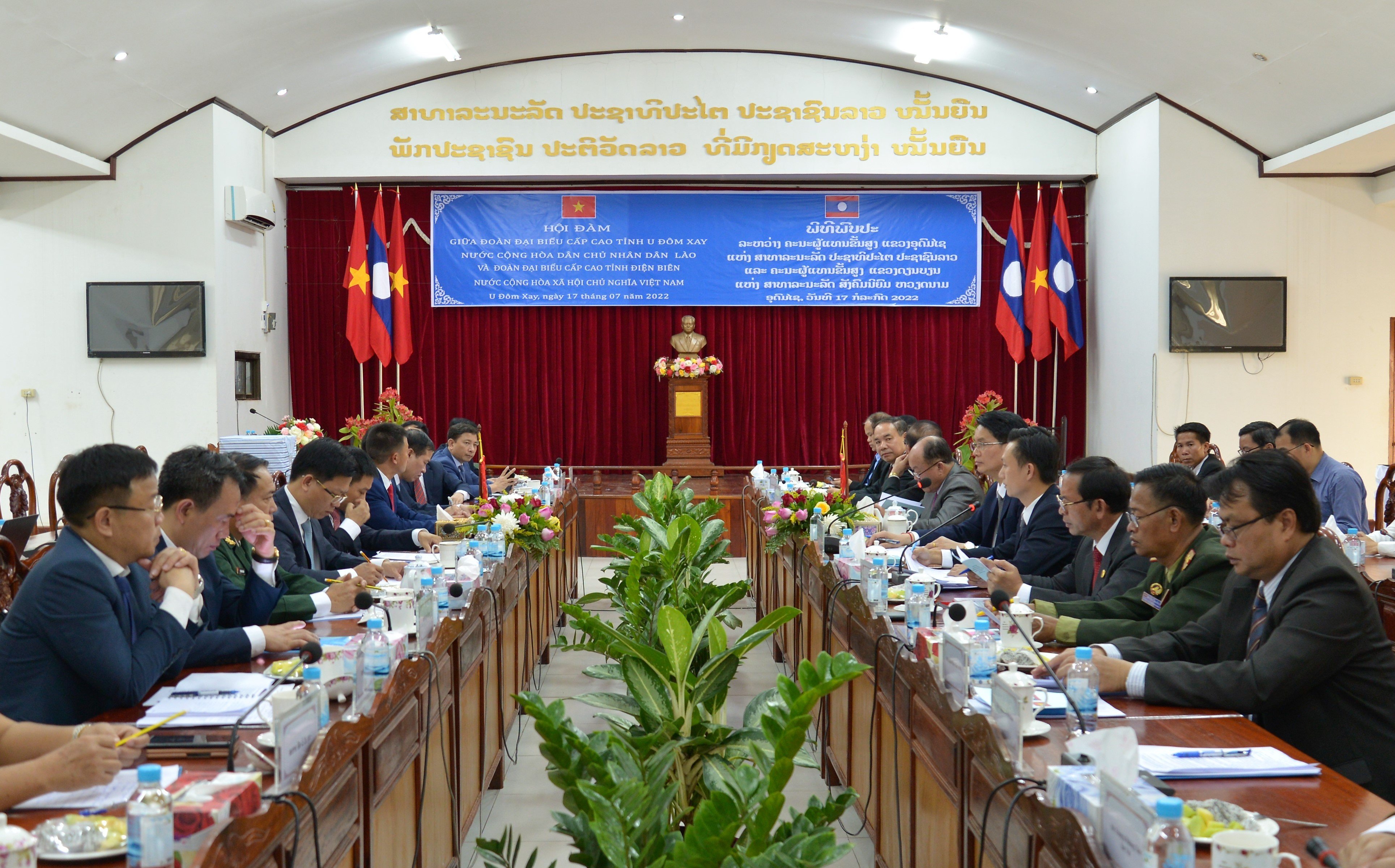 1-hoi-dam.jpg