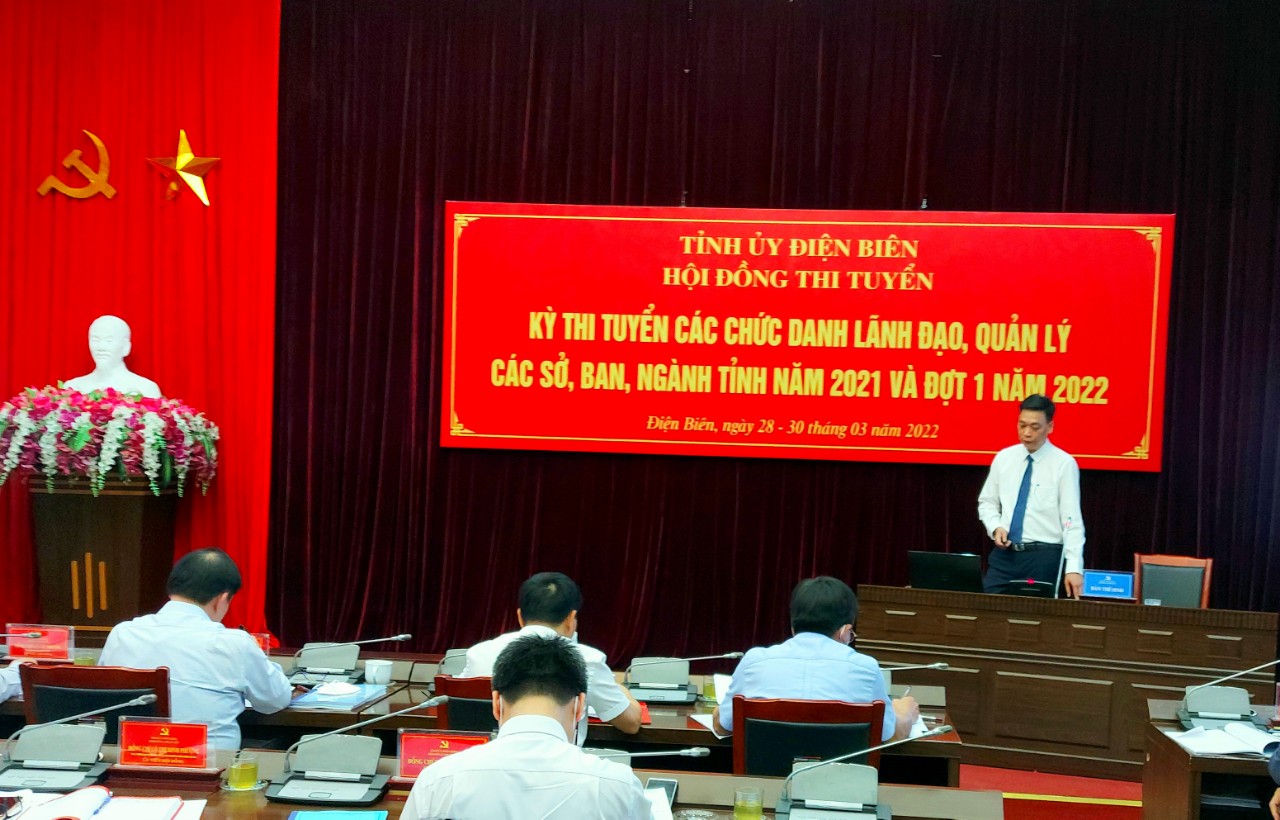 Thi-tuy-n-ch-c-danh-l-nh-o-qu-n-l-t-1-2022.jpg