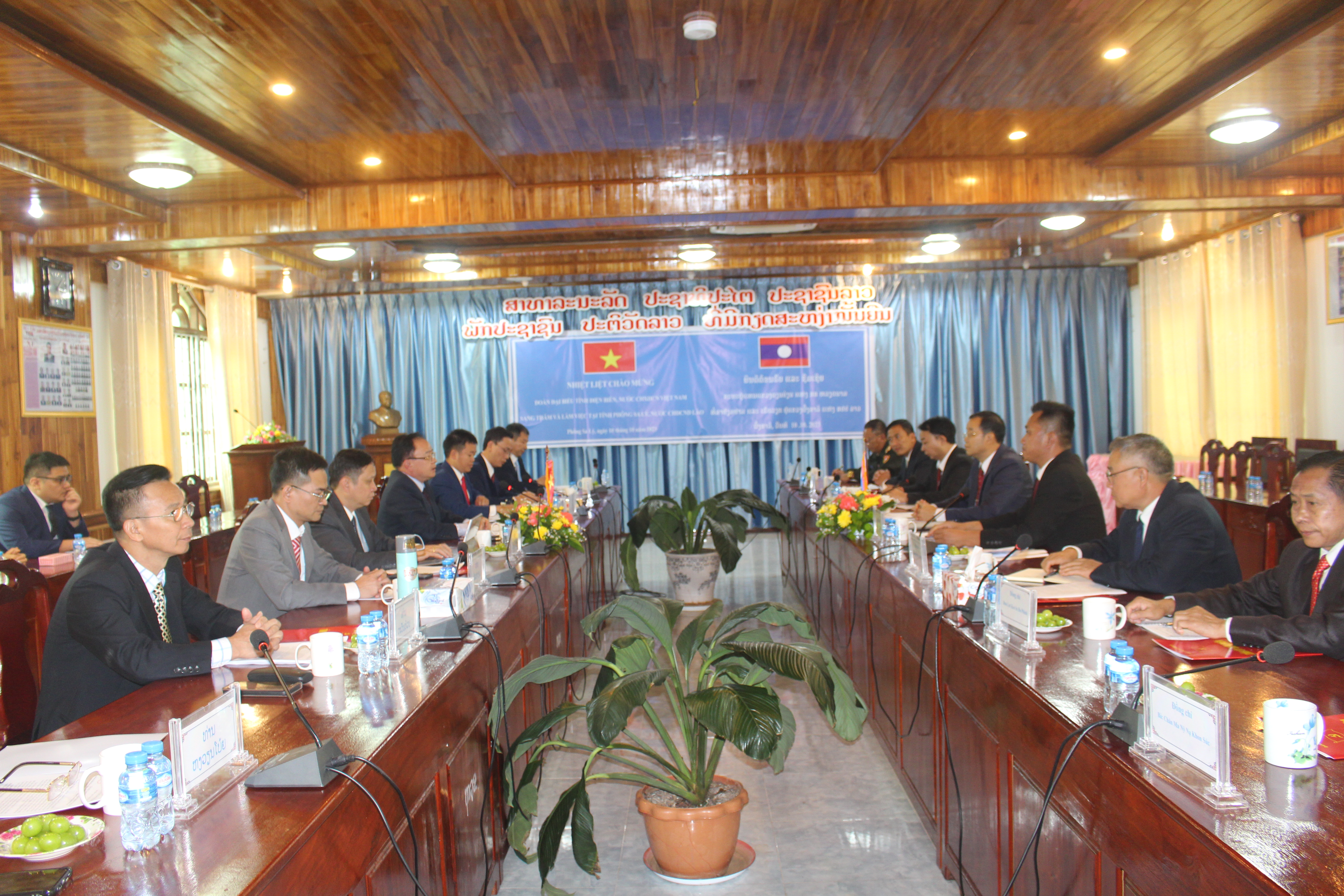 1-lam-viec.JPG