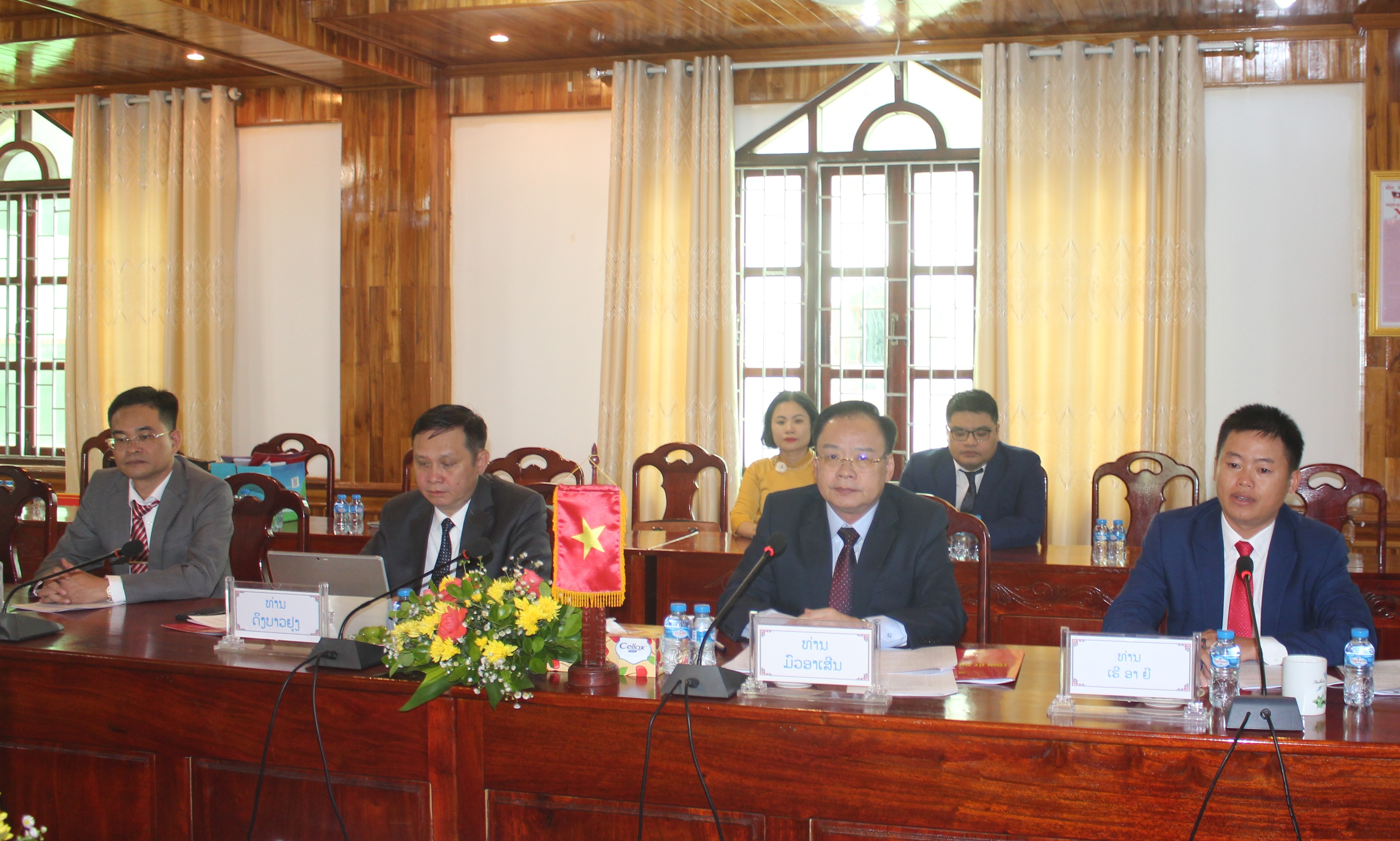 2-lam-viec.JPG