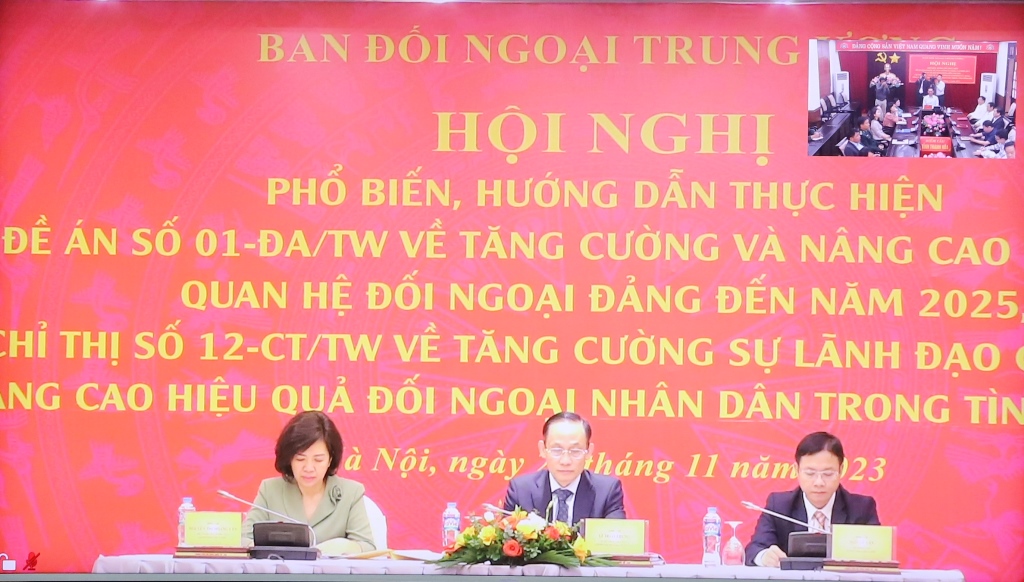 24-11-doi-ngoai-1.jpg