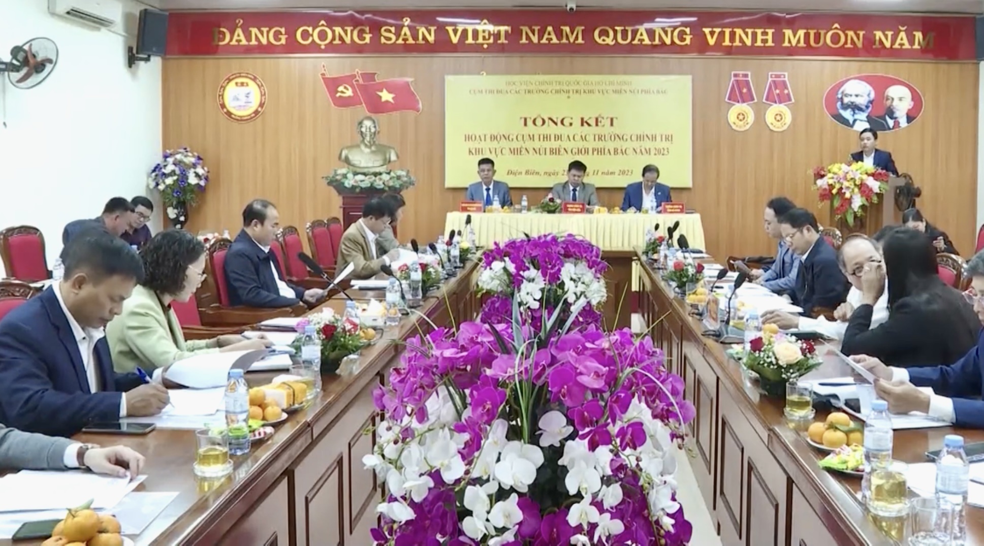 24-11-hoi-thao.jpg