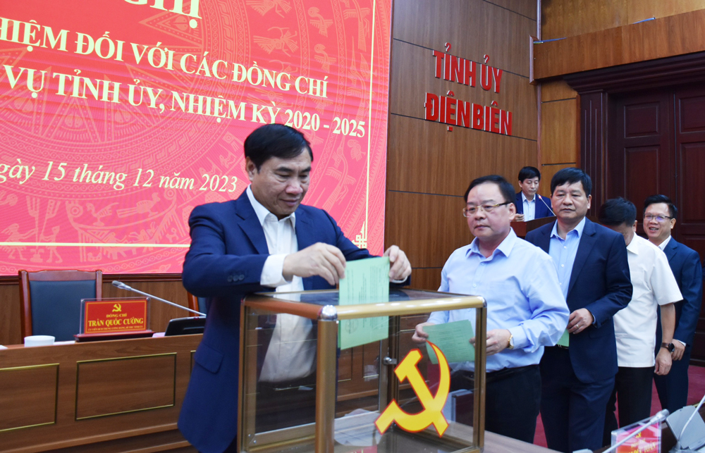 bo-phieu-tin-nhiem.jpg
