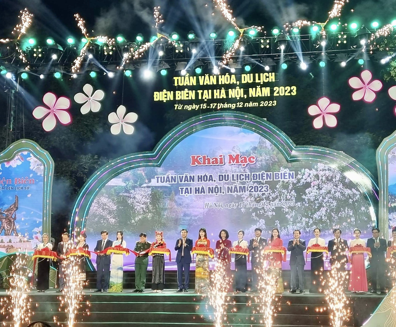 16-12-khai-mac.jpg
