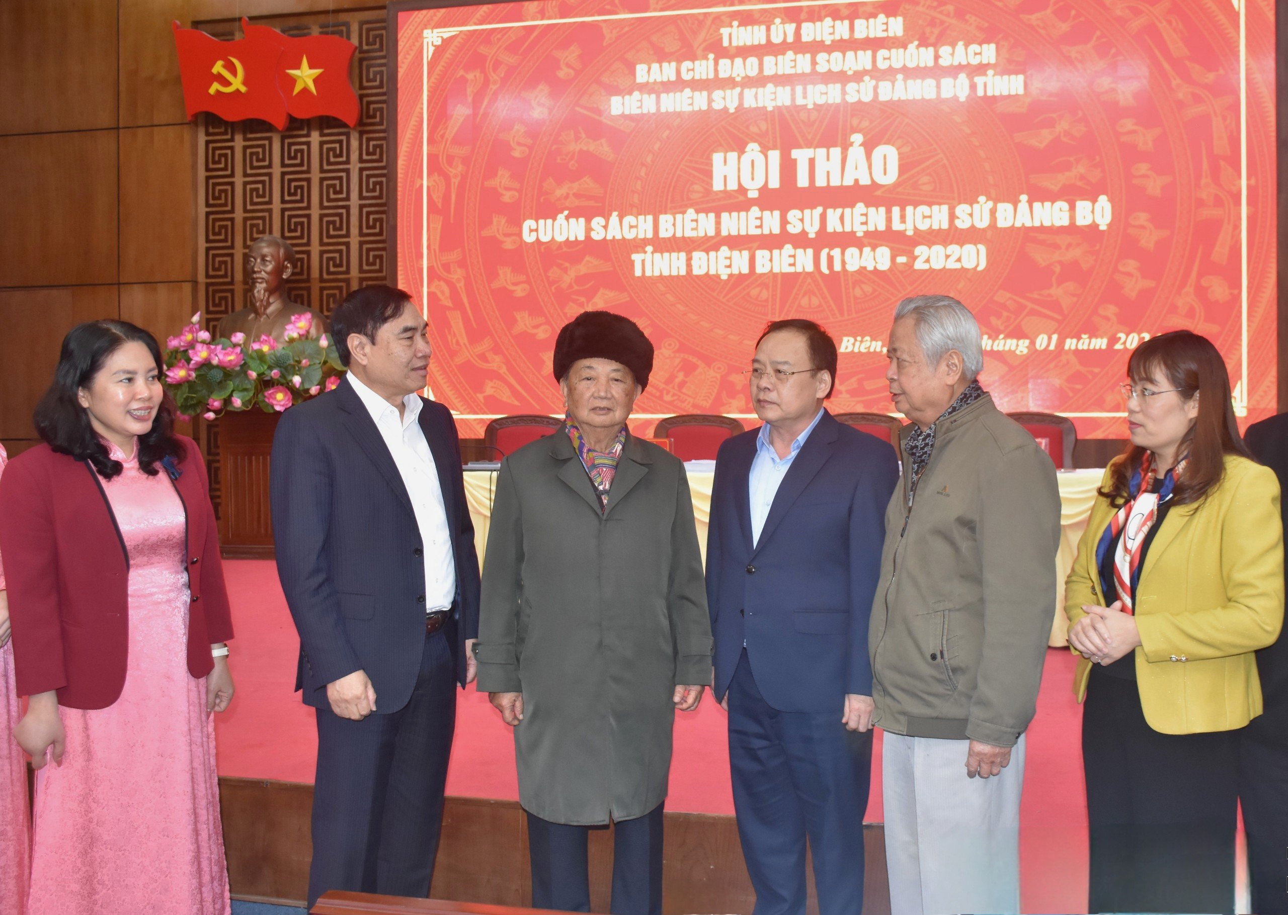 18-1-hoi-thao-sach-4.jpg