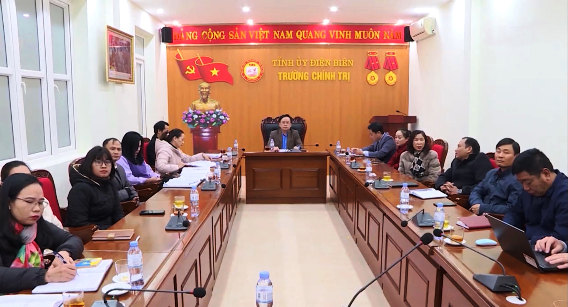 25-1-phat-dong-thi-chinh-luan.jpg