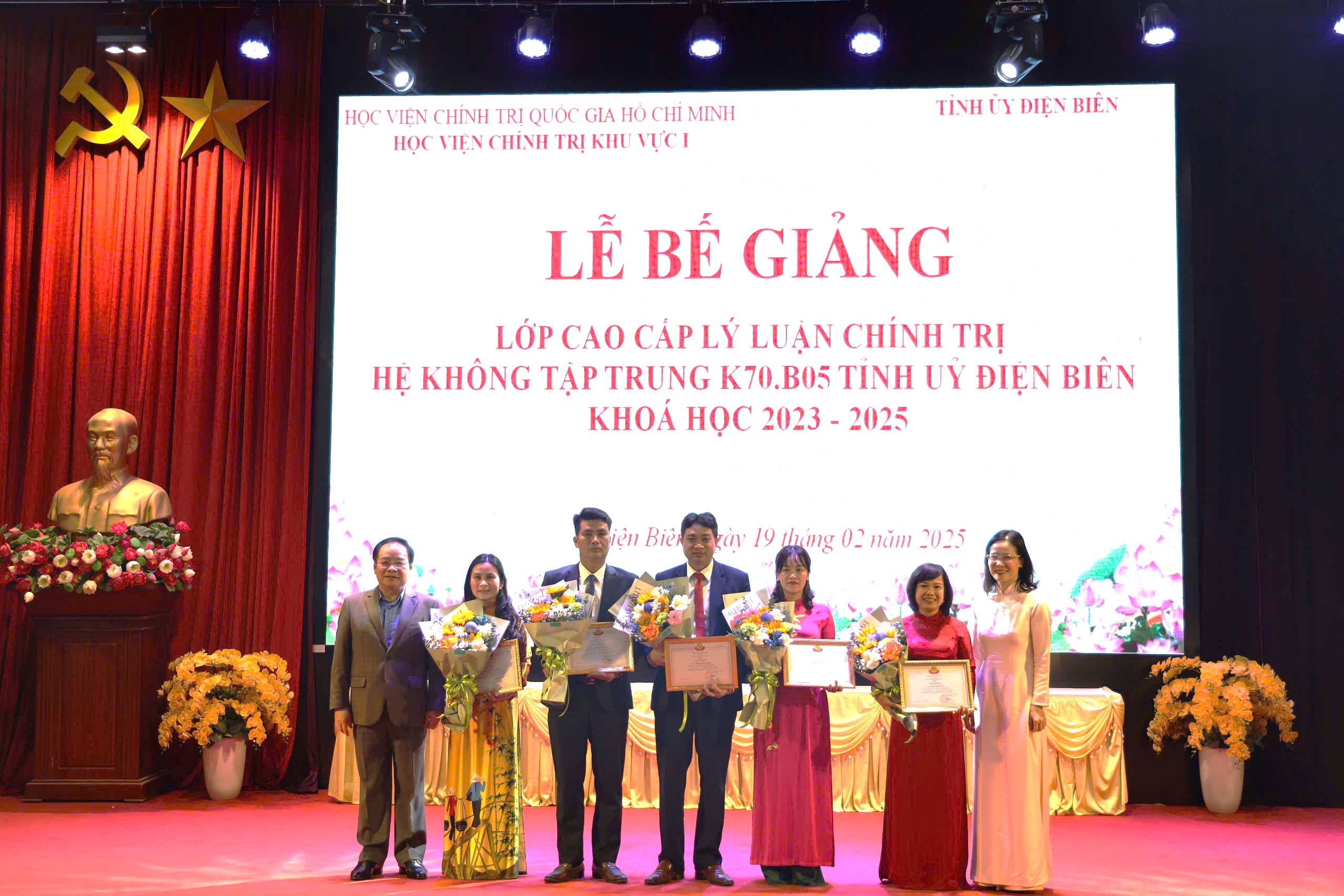 -nh-b-gi-ng-t-ng-hoa.jpg