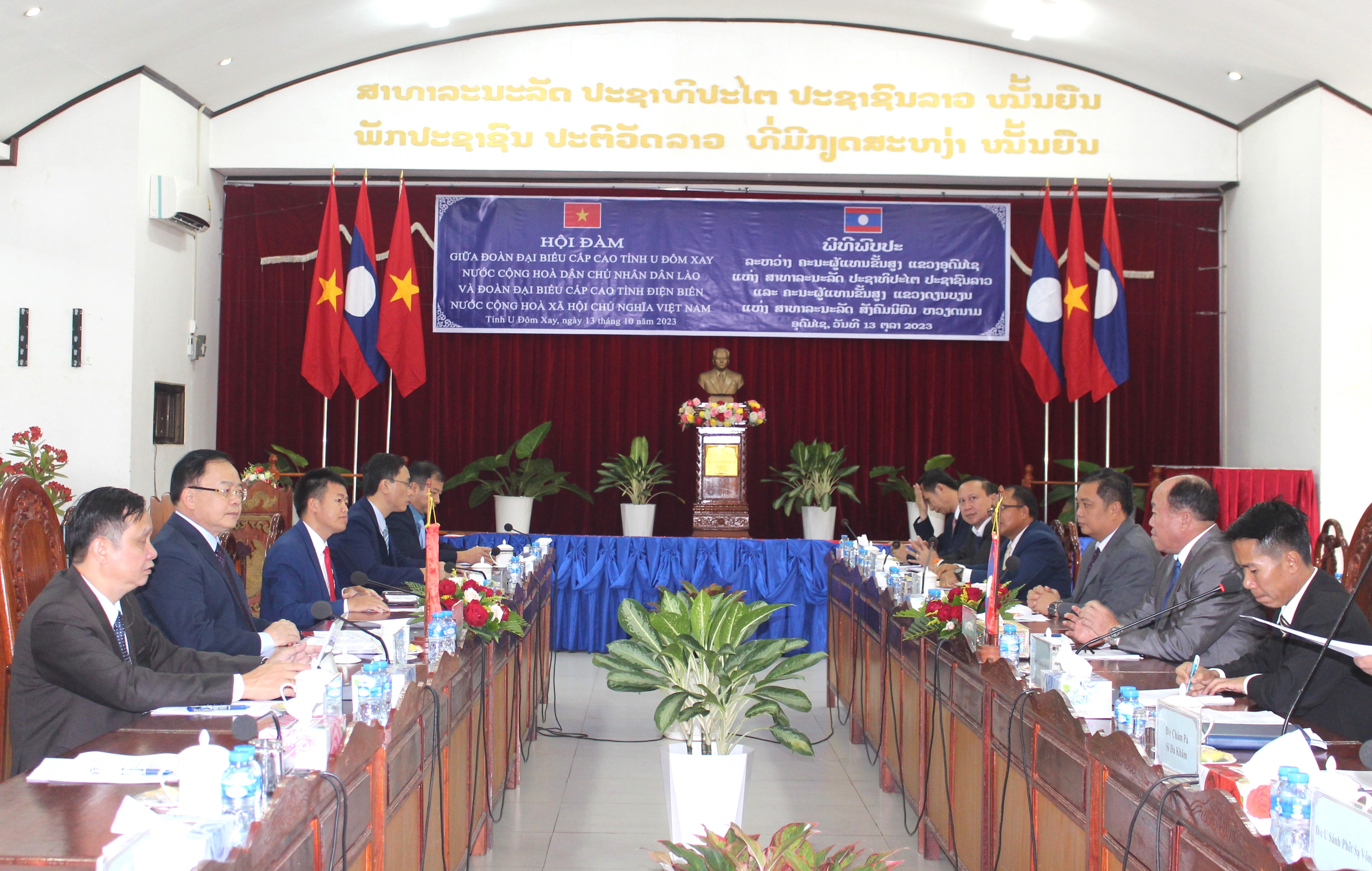 13-10-lam-viec.JPG