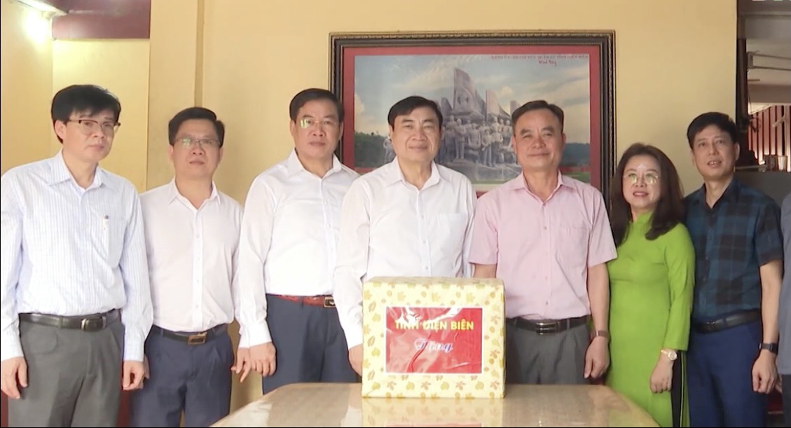 17-4-tang-qua-Doi.jpg