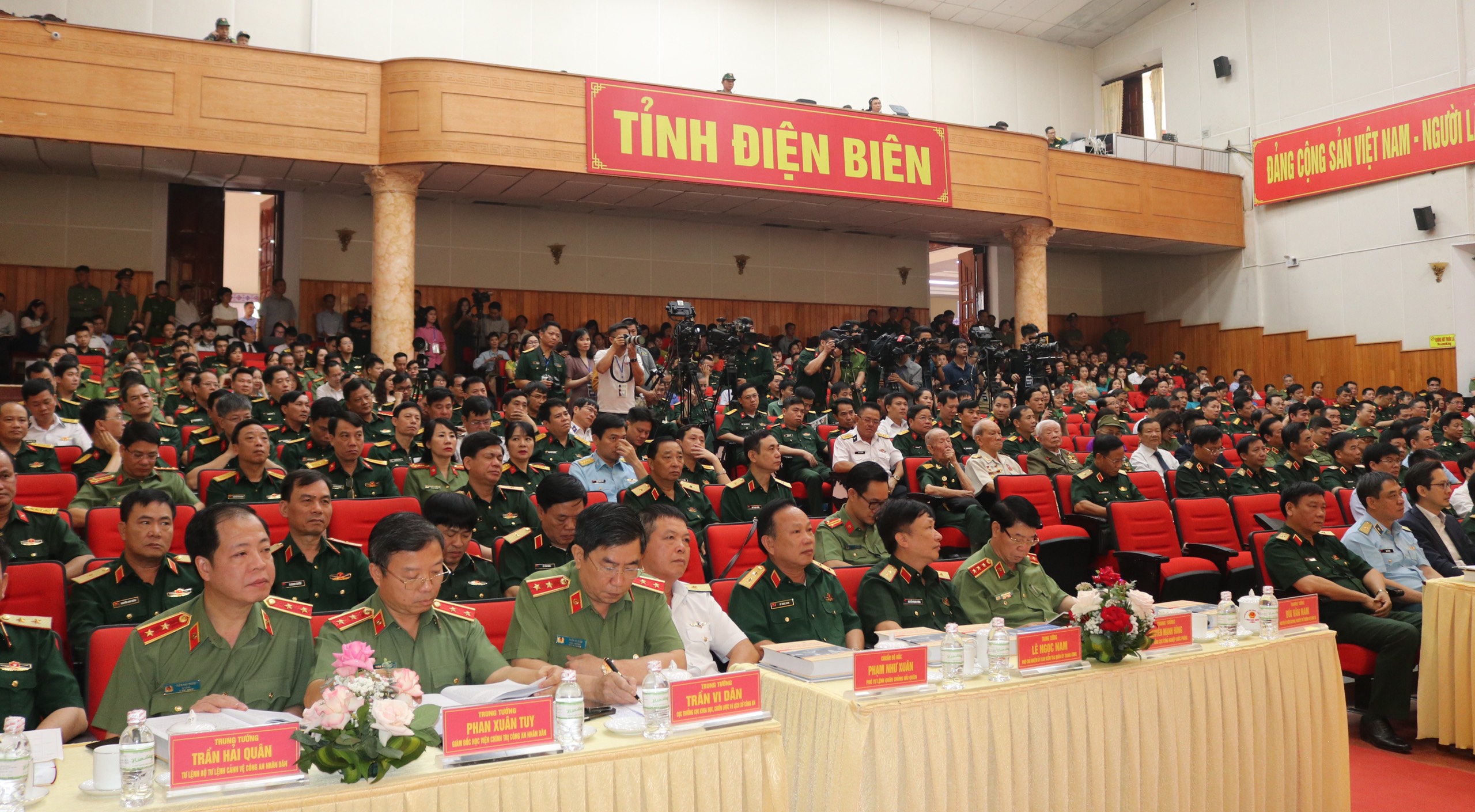 to-n-H-i-ngh-.jpg
