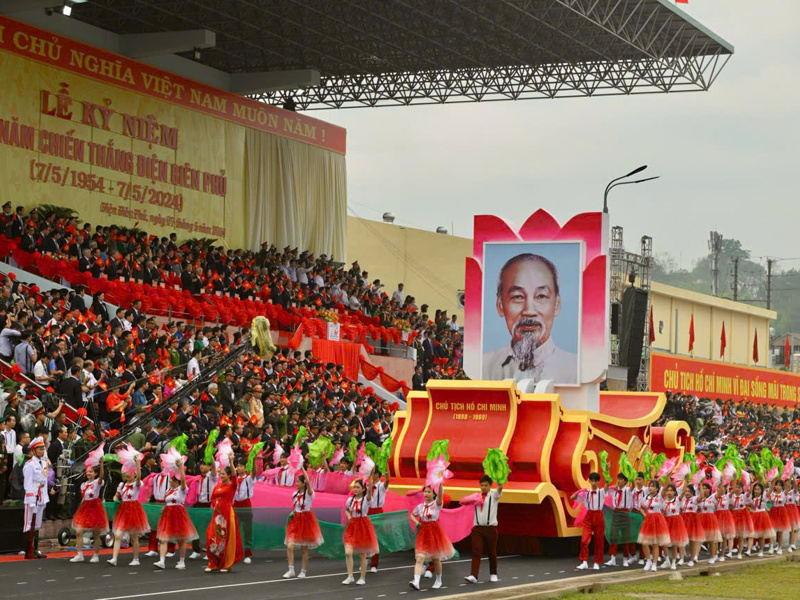 Giương ngọn cờ thi đua