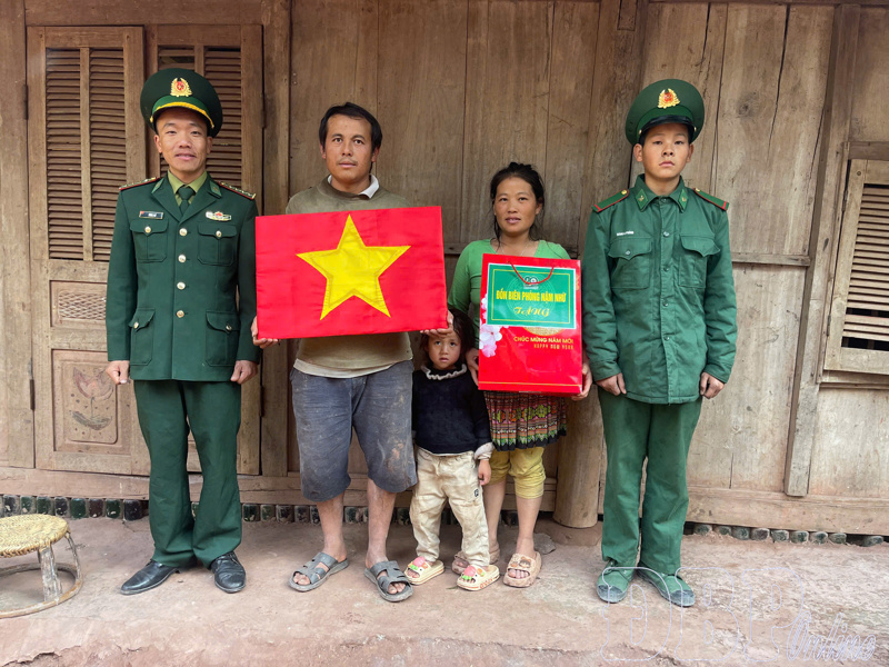 Ấm áp tình quân dân