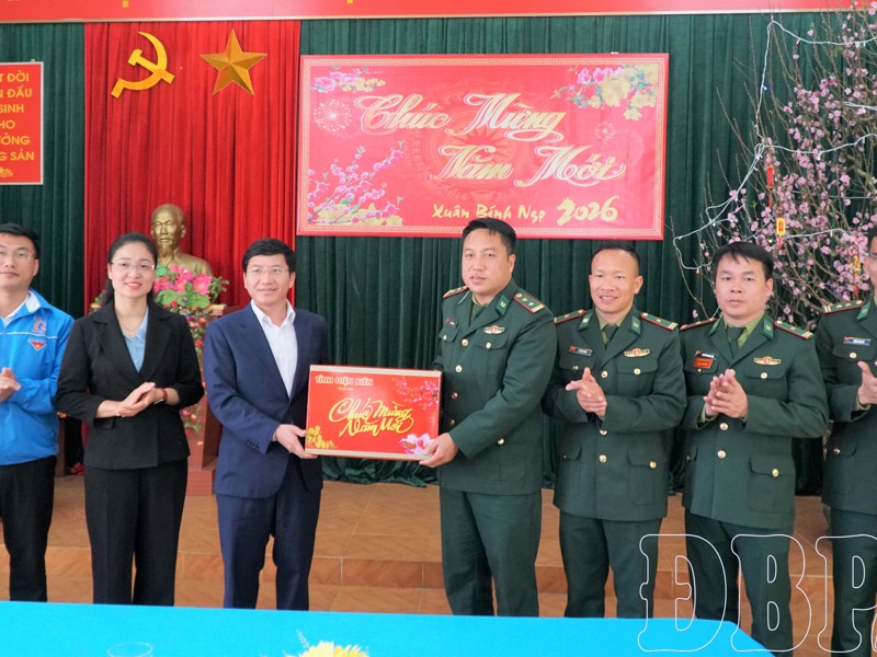 Phó Bí thư Tỉnh ủy, Chủ tịch Ủy ban MTTQ Việt Nam tỉnh Mùa A Vảng thăm chúc Tết tại xã Thanh Yên
