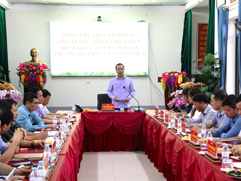 Đồng chí Phó Bí thư Tỉnh uỷ làm việc tại xã Sam Mứn