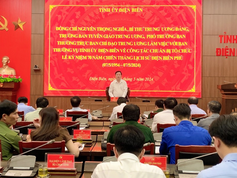 Đồng chí Nguyễn Trọng Nghĩa, Bí thư Trung ương Đảng, Trưởng Ban Tuyên giáo Trung ương, Phó Trưởng Ban Thường trực Ban Chỉ đạo Trung ương làm việc với Ban Thường vụ Tỉnh ủy Điện Biên về công tác chuẩn bị tổ chức Lễ kỷ niệm 70 năm chiến thắng Điện Biên Phủ
