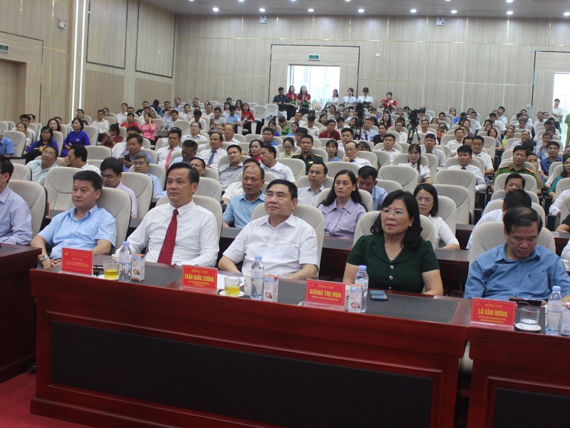Bí thư Tỉnh ủy Trần Quốc Cường dự Ngày hội trồng cây mắc ca tại huyện Tuần Giáo