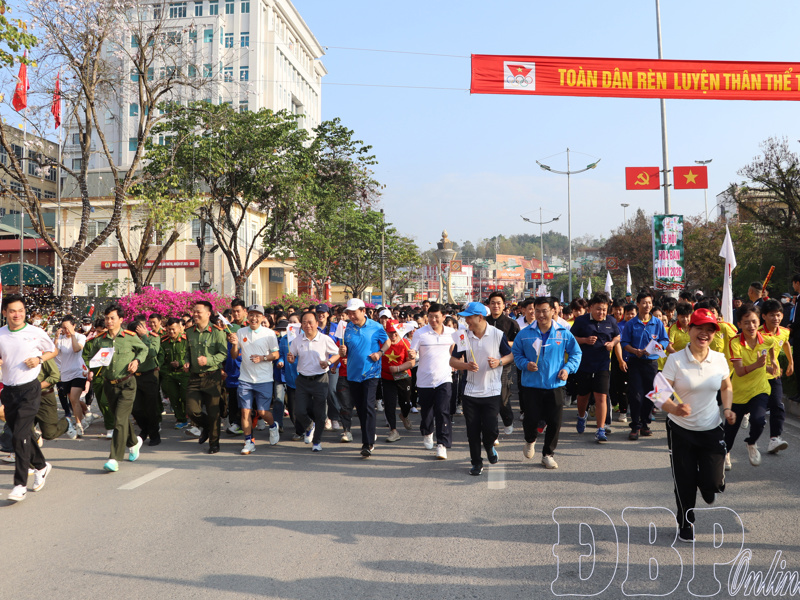 Hơn 2.200 người tham gia Lễ phát động Tháng hoạt động thể dục, thể thao cho mọi người